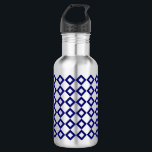 Garrafa Padrão de diamante branco e Marinho<br><div class="desc">Um padrão gráfico sofisticado de formas brancas e marinhos de diamante interligadas. Os diamantes azuis escuros contêm cada um um pequeno fazer branco de diamante branco,  a cor dominante do design original. Imagem criada digitalmente. Copyright © 2013 Claire E. Skinner. Todos os direitos reservados.</div>