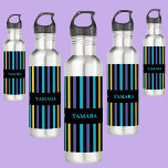 Garrafa Padrão de Stripes Coloridas Personalizadas<br><div class="desc">Tiras coloridas personalizadas Triturador de água de aço inoxidável. Personalize-o com o seu nome para uma aparência exclusiva de cinta.</div>