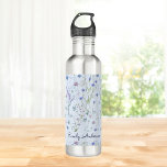 Garrafa Padrão Floral de Flor Bonito Roxo Azul<br><div class="desc">Apresentando nossa garrafa de água de aço inoxidável com padrão floral Bonito de flor azul roxo. Ilustração com aquarela de flores silvestres,  excelente para amantes da natureza e de flores silvestres. Adicione o elegante de vibrações de campo de flores ao seu estilo diário.</div>