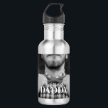 Garrafa Pai Incrível Desde 20XX Foto Elegante Simples<br><div class="desc">Esta design simples e moderna é composta por tipografia serif e cursiva e adiciona uma foto personalizada</div>