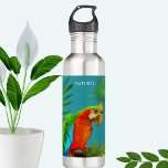 Garrafa Pássaros e Folhas de Palma de Macaw Multicolor<br><div class="desc">Linda e multicolorida pássaro e palmeiras em fundo azul. O texto pode ser personalizado.</div>