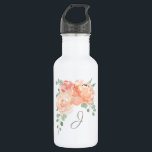 Garrafa Peach Floral Buquê com qualquer Monograma<br><div class="desc">Uma bela maneira de levar sua água aonde quer que você vá, esta design de garrafa de água inspirada feminina tem um buquê de rosas e peônias em pêssego e aquarela rosa com vegetação rasteira. O monograma mostrado aqui pode ser editado com o texto inicial desejado ou outro. Você pode...</div>