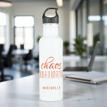 Garrafa Personalização da Tipografia Laranja do Coordenado<br><div class="desc">O Coordenador do Caos Orange Typografia Personalizada Water Bottle apresenta um simples design do texto "coordenador do caos" em um divertido roteiro de caligrafia laranja com seu nome personalizado abaixo. Personalize editando o texto na caixa de texto fornecida. Perfeito para aquela mãe ocupada, professor, gerente da equipe de esportes ou...</div>