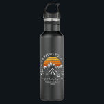 Garrafa Personalização de Campanha da Família Moderna do E<br><div class="desc">Vai a uma família acampar de férias? Personalize a garrafa de água de aço inoxidável de acampamento retrô para toda a família, adicionando seu nome de família ou texto personalizado e o ano da aventura. Espero que não seja apenas sobre a design que te chamou a atenção, mas o fato...</div>