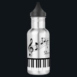 Garrafa Piano Music Notes Script Nome Preto<br><div class="desc">Garrafa moderna de água na moda com teclado piano e notas musicais em preto e branco personalizadas com seu nome em um roteiro manuscrito. Ideal para professores de música, músicos e profissionais de música. Entre em contato com o designer por meio do Zazzle Chat ou makeitaboutyoustore@gmail.com se você quiser que...</div>