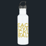 Garrafa Pickleball Peace and Love Yellow Water Bots<br><div class="desc">Paz,  Amor e Pickleball! Este design chic com as palavras "peace,  love and pickleball" na mostarda amarela e fuchsia celebra o esporte do picleball. Faz um presente maravilhoso para o amante de picleball em sua vida. Parte de uma coleção da Parcel Studios.</div>