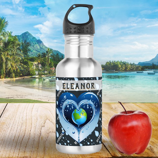 Garrafa Planeta Terra Hidratação Coração Azul Verde (A reusable, stainless steel water bottle, with a picture of planet earth and water in a heart shape)