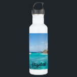 Garrafa Praia tropical Cênica com Foto Thatch Huts<br><div class="desc">Garrafa de água personalizada com uma bela foto com um resort de praia tropical. Bonito água azul e praia branca arenosa com aqueles cabanas que lhe dão uma vibração tranquila na ilha.</div>