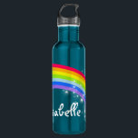 Garrafa Raios-cotovelos, azuis, nome personalizado bebe ga<br><div class="desc">Arco-íris brilhante e colorido, crianças bebem garrafa. Perfeito para uma criança vibrante levar para a escola ou para o esporte e depois dos clubes escolares. O nome no frasco facilita a identificação. Leia em baixo: Isabelle ou personalize esta garrafa com o nome de sua escolha, até 7 letras. (***Anote que...</div>