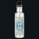 Garrafa Rapazes - Escola de Monogramas de Dinossauro Azul<br><div class="desc">Este design de garrafa de água de aço inox para crianças bonitinho e moderno apresenta um desenho animado de dinossauro azul com um t-rex, triceratops e outros designs da selva fofinhos. A garrafa pode ser personalizada com seu nome e monograma. A perfeita adição temática de dinossauros aos suprimentos de volta...</div>
