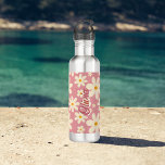 Garrafa Retro groovy daisy boho desert rosa personalizado<br><div class="desc">Retro groovy daisy boho desert pink nome personalizado garrafa d'água,  presentes de damas de honra,  presentes de festa de aniversário para meninas.</div>