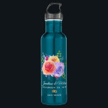 Garrafa Rosas Coloridos Casamento Floral de Aquarela<br><div class="desc">Garrafa de água casada com um buquê floral fantástico com rosas de aquarela. Na moda,  capricho e criativo. Um conjunto de rosas em rosa,  roxo e amarelo. Com muitos galhos e folhas em verde,  rosa,  roxo e azul. 2 anéis de casamento de ouro colocados abaixo do texto.</div>