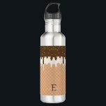 Garrafa Sorvete de chocolate Waffle Cone Sprinkle Monogram<br><div class="desc">Esta design divertida apresenta um cone de waffle branco que flui com chocolate rico e molho de baunilha cremoso, realçado lindamente com borrachas coloridas. Perfeito por adicionar um doce toque à sua rotina de hidratação, esta garrafa de água não só é funcional, como também é uma deliciosa expressão da sua...</div>