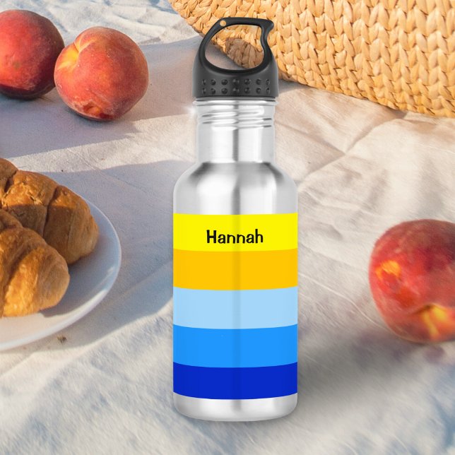 Garrafa Summer Beach Blue e Yellow Stripes personalizadas (A stainless steel water bottle with modern color block design in sunny coastal yellow and blue)