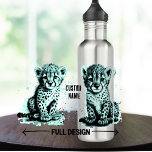 Garrafa Teal Baby Cheetah Child<br><div class="desc">A garrafa de água perfeita para mandar seu filho para a escola. Vão adorar o belo par de chita de bebê de uma cor divertida, tão fofinho! Você pode personalizar a garrafa de água com o nome do seu filho. Não há necessidade de adesivos ou de um escribble Sharpie bagunçado....</div>