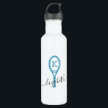 Garrafa Tênis personalizado Garrafa-Água branca<br><div class="desc">Garrafa de água Viagem de metal branco com um Design monograma branco e azul-lacrimejante e Tênis branco, personalizado com o seu nome e nome inicial numa letra elegante. Altere as fontes e as cores para design a garrafa de água personalizada do seu tênis Team Player clicando em 'personalizar mais' na...</div>