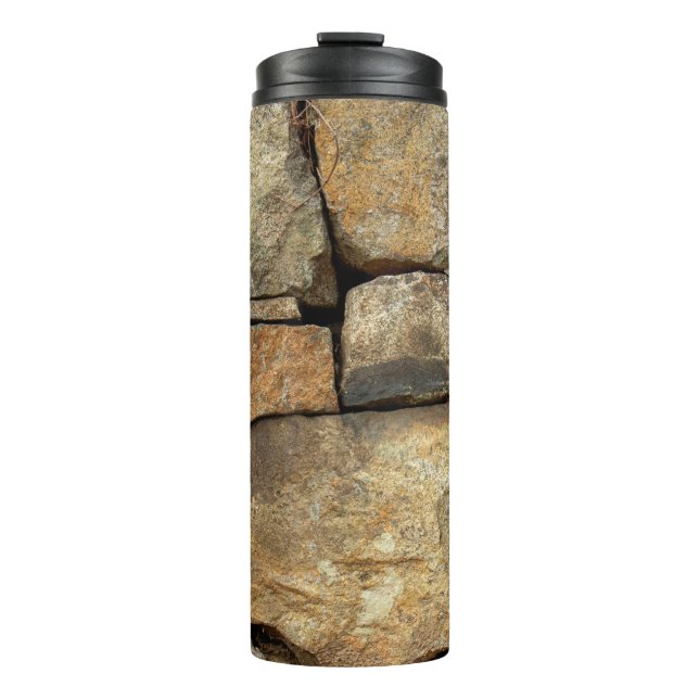 Garrafa Térmica A stone wall made of cobblestones background textu (Frente)