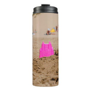 Garrafa Térmica Brinquedo de castelo cor-de-rosa na praia durante