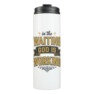 Garrafa Térmica Camisa God Is Working Vintage Faith Typography_1