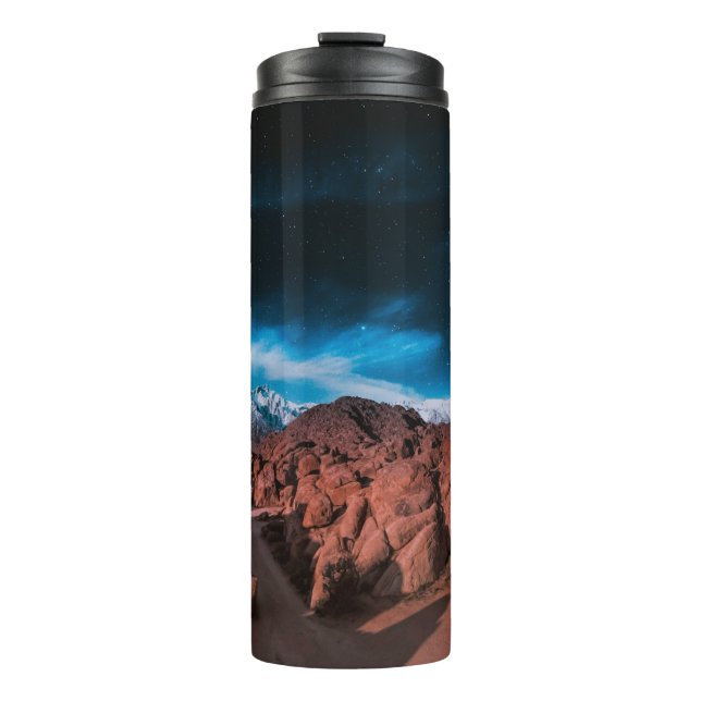 GARRAFA TÉRMICA  CARRO PRETO PERTO DAS FORMAÇÕES DE ROCHAS (Frente)