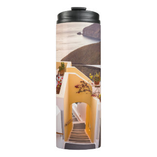 GARRAFA TÉRMICA CASA PERTO DO CORPO DE ÁGUA