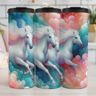 Garrafa Térmica Cavalos Brancos com Crinas Fluindo Paisagem de Nuv