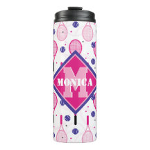 Com nome & inicial, tênis cor-de-rosa e roxo