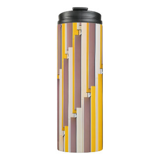 GARRAFA TÉRMICA CONSTRUÇÃO CONCRETA AMARELO DURANTE O DIA