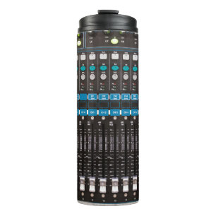 Garrafa Térmica Controle de mixer de som, sala de eventos.
