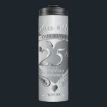 Garrafa Térmica Coração de Aniversário de Casamento de 25<br><div class="desc">Tão atenciosa em marcar seu dia de 25 Silver Anniversário no estilo retroativo do 50 com seu próprio emblema cardíaco 3D e nomes em letra de sombra! Por favor,  me mande uma mensagem com qualquer personalização que você desejar,  eu terei todo o prazer em ajudar!</div>