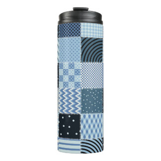 Garrafa Térmica Design, retalhos geométricos, tons azuis.