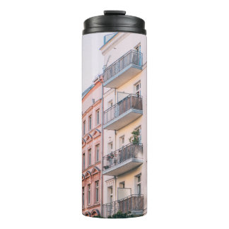 GARRAFA TÉRMICA EDIFÍCIOS BRANCOS E DE TINTA