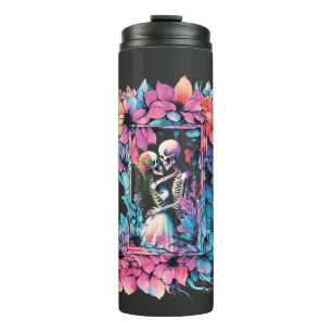 Garrafa Térmica Esqueletos apaixonados. Um buquê de flores.