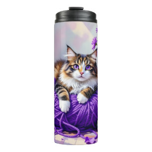 Garrafa Térmica Gato Bonito com Flores Roxas e Linha de Crochê