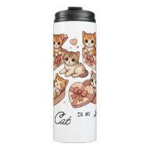 Gato de presente bonitinho de camiseta