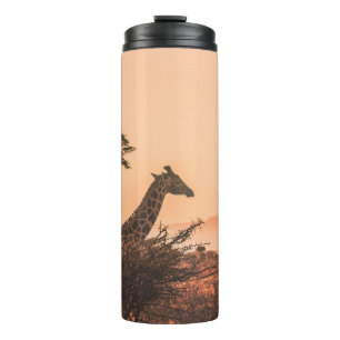 GARRAFA TÉRMICA GIRAFFE PRETO E BRANCO NO CAMPO DE GRAMAS MARAVILH