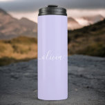 Garrafa Térmica Lavender Roxo Moderno Rótulo Monograma Nome Femini<br><div class="desc">Lavender Roxo Simples Rótulo Monograma Nome Copo de Bebida. Isso torna o presente perfeito para aniversário de 16 anos,  casamento,  chá de noiva,  aniversário de casamento,  chá de bebê ou despedida de solteira para alguém que ama luxo e estilos chiques.</div>