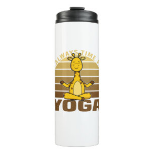 Garrafa Térmica Linda girafa engraçada fazendo yoga. poses engraça