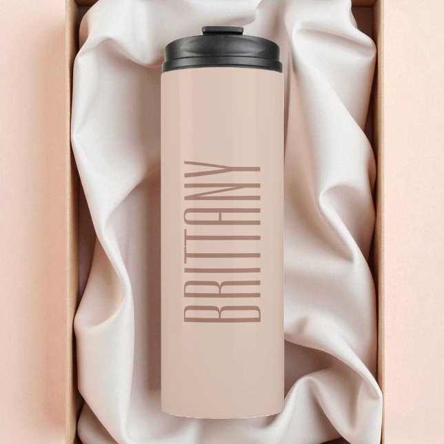 Garrafa Térmica Madrinha Bege Simples Personalizado Nome Minimalis (Beige Simple Bridesmaid Custom Name Minimalist Thermal Tumbler)