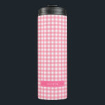 Garrafa Térmica Monograma Personalizado de Gingham, Rosa, Gingham<br><div class="desc">Este monograma de tumbler térmico apresenta um doce padrão de gingham rosa-bebê. Use este na moda para picnics, acampar ou deslocar. Também fará presentes personalizados para excelentes para amigos e familiares, bem como presentes para o seu partido, eventos ou mesmo para madrinhas. Personalize-o substituindo o texto do marcador de posição....</div>