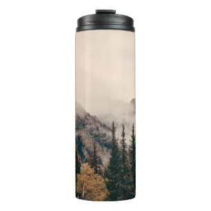 Garrafa Térmica Montanhas com neblina e floresta no Parque Naciona