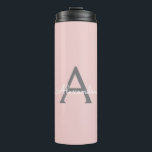 Garrafa Térmica Nome do Monograma da Rapariga da Cinza Rosa Escamo<br><div class="desc">Cor-de-rosa-pincelado e Nome do Monograma da Cinza Beba Tumbler. Isto faz o doce e perfeito aniversário de 16 anos,  casamento,  chá de panela,  aniversário,  chá de fraldas ou festa de solteira presente para alguém que ama luxo de luxo e estilos quíticos.</div>