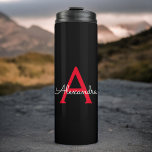 Garrafa Térmica Nome do Monograma da Rapariga do Script Preto Verm<br><div class="desc">Nome do Monograma Negro e Vermelho Beba Tumbler. Isto faz o doce e perfeito aniversário de 16 anos,  casamento,  chá de panela,  aniversário,  chá de fraldas ou festa de solteira presente para alguém que ama luxo de luxo e estilos quíticos.</div>