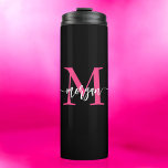 Garrafa Térmica Nome do Monograma da Rapariga Preta-Rosa Quente<br><div class="desc">Mantenha-se estilmente hidratado com o nosso Tumbler Térmico de Nome da Rapariga de Script Moderno Rosa Quente! Apresentando um design cor-de-rosa-quente vibrante e personalizado com seu nome em um moderno roteiro elegante, esse humilde combina moda com funcionalidade. Perfeito para manter suas bebidas quentes ou frias por horas, é ideal para...</div>
