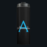 Garrafa Térmica Nome do Monograma Girly de Script Preto Azul<br><div class="desc">Nome do Monograma Negro e Azul Beba Tumbler. Isto faz o doce e perfeito aniversário de 16 anos,  casamento,  chá de panela,  aniversário,  chá de fraldas ou festa de solteira presente para alguém que ama luxo de luxo e estilos quíticos.</div>