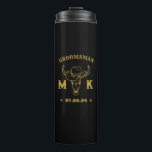 Garrafa Térmica Padrinhos de casamento Personalizados de Monograma<br><div class="desc">Presentes personalizados para padrinhos de casamento e o melhor homem com o velho tema do cowboy ocidental. Decorado com chapéu de cowboy com fonte ocidental antiga. O texto e a cor são editáveis usando a Ferramenta Design para ajustado da sua ocasião. Obtenha este presente personalizado para casamento, despedida de solteiro,...</div>