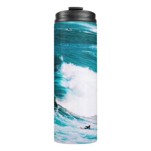 GARRAFA TÉRMICA  PESSOA NO BORDO COM ONDAS OCEANAS (Frente)