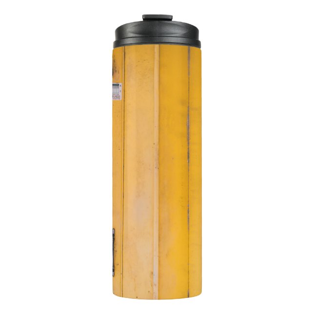 GARRAFA TÉRMICA  PORTA DE MADEIRA AMARELA FECHADA COM PADLOCK (Frente)