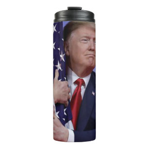 Garrafa Térmica Presidente Trunfo Hugging a bandeira americana