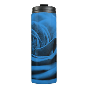 Garrafa Térmica Rosa vermelha azul próxima, macrobeleza.